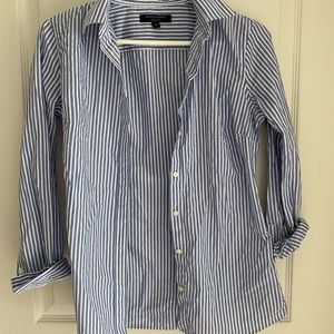 Banana Republic long sleeve button-up blouse Women’s size 2 (small)